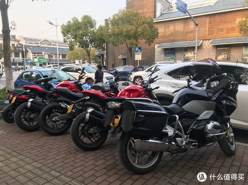 新手2个月换车，BMW R1200RT 首晒