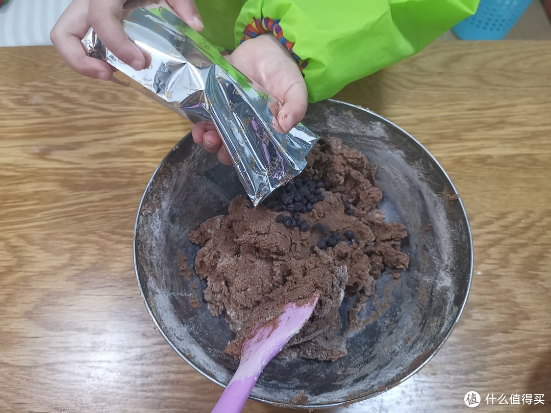 烘焙0失败！5岁萌娃教你做超经典巧克力豆曲奇！