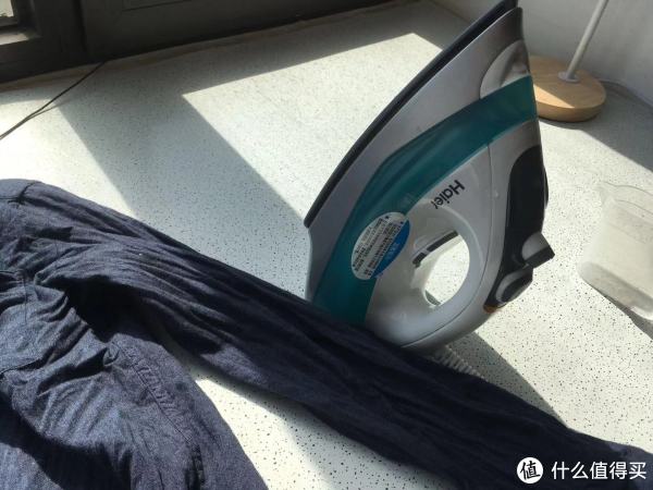 这个待熨烫的衬衣啊,刚刚晾晒干,就是这么多褶子