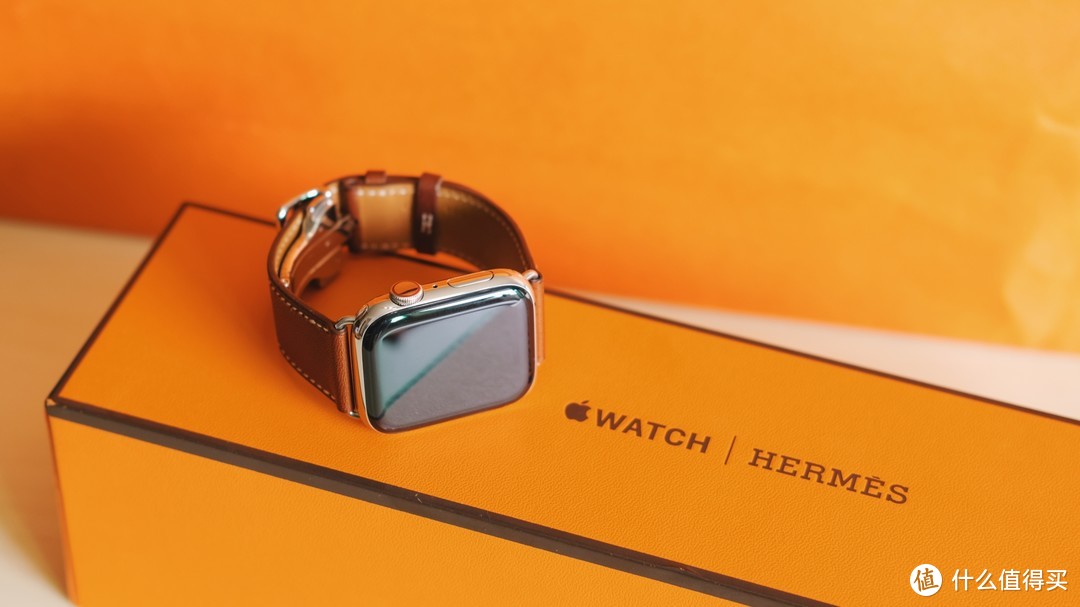 穷学生终于圆梦爱马仕—Apple Watch 4 Hermès 开箱上手，对比第3代苹果表，香哭了！