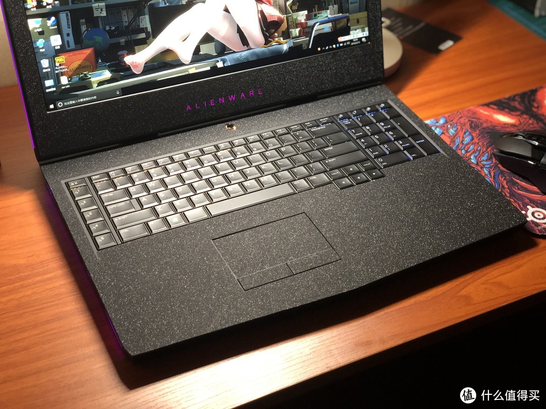 再入手外星人17寸移动炮台——Alienware 17R5 。