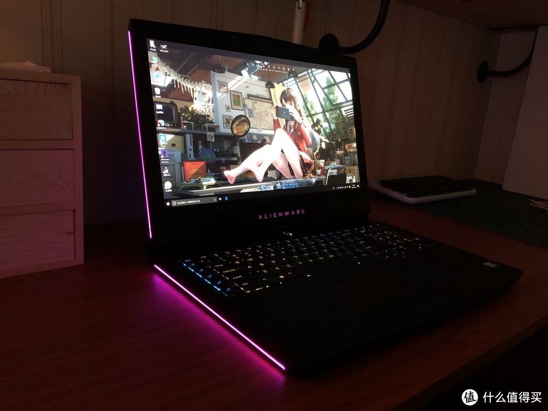 再入手外星人17寸移动炮台——Alienware 17R5 。