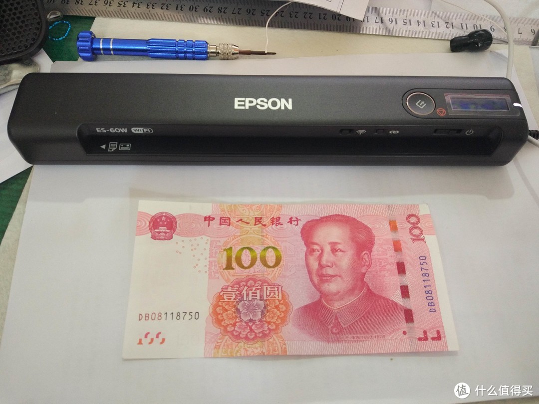 轻巧便携的 Epson ES-60W A4 WIFI便携馈纸式扫描仪