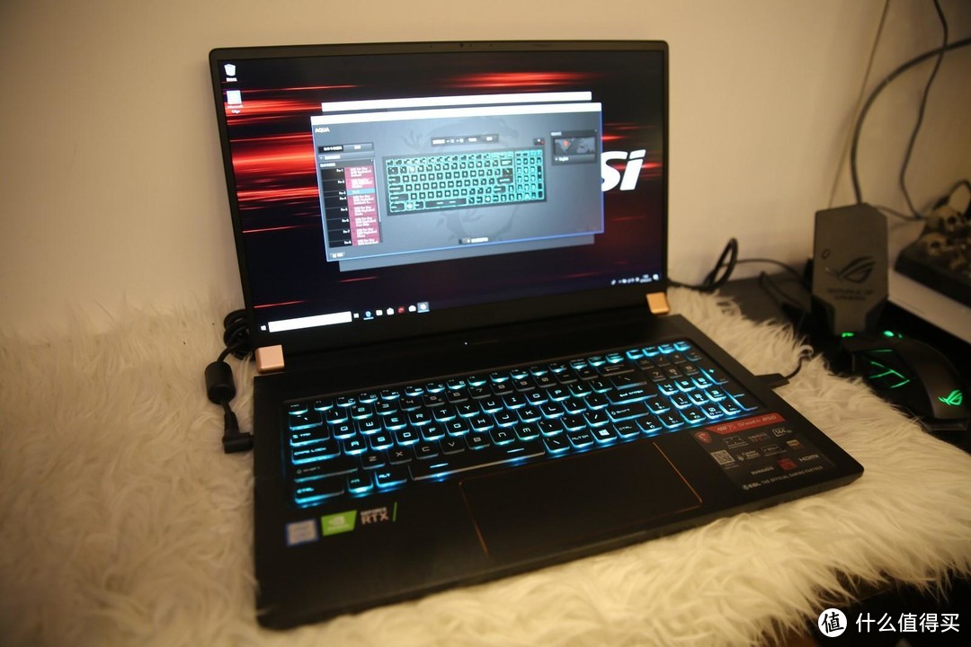 彩虹键盘，可以直接用赛睿的控制台程序管理灯效