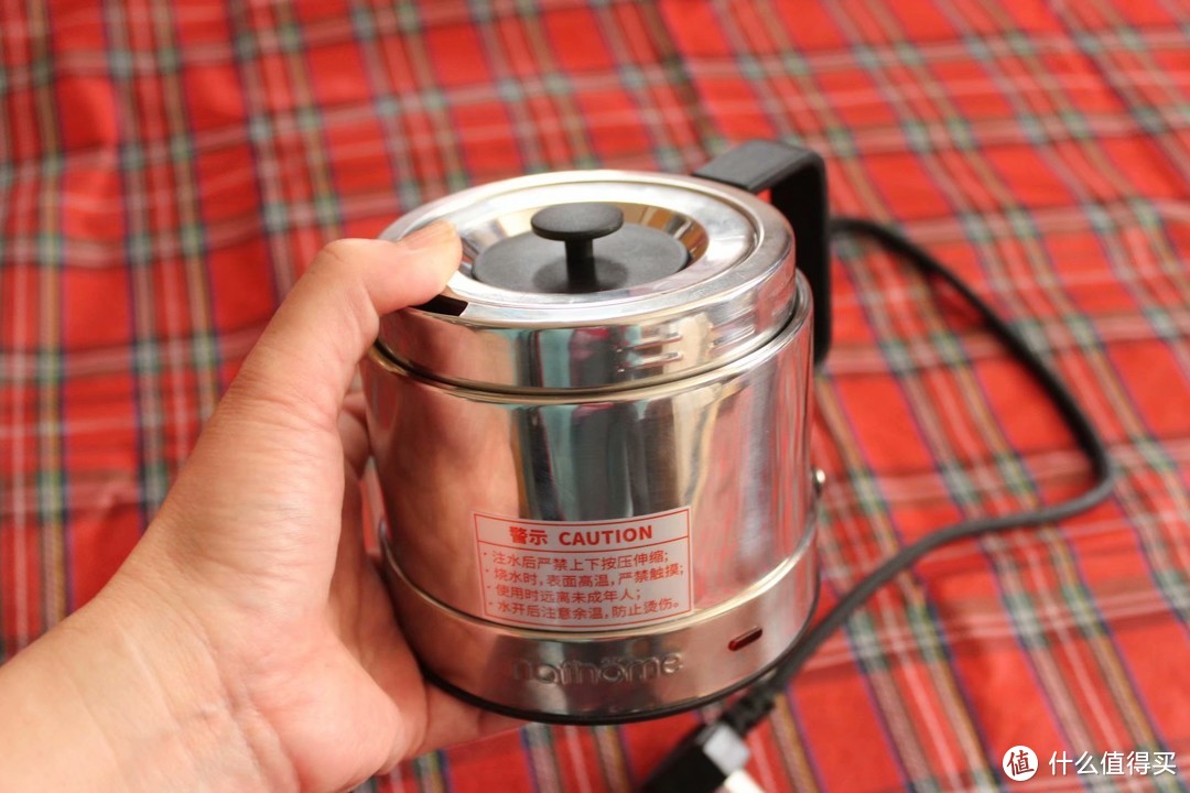 北欧欧慕不锈钢折叠电热水壶，让你出行时的水杯里的水的理想温度随手可得的利器