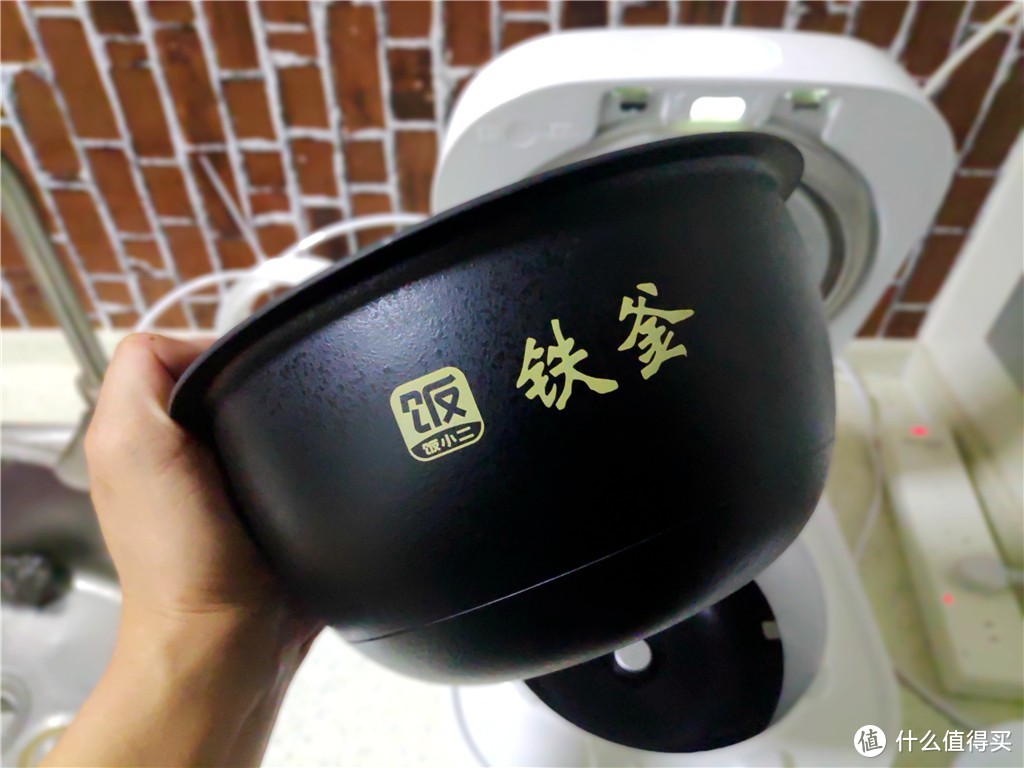 ​全球首款煮饭机器人来自中国，小米饭小二全自动煮饭机体验