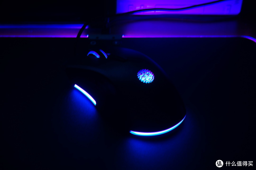 就是这个光，就要一起爽：联想玛雅之光RGB鼠标、鼠标垫&键盘游戏服务套装
