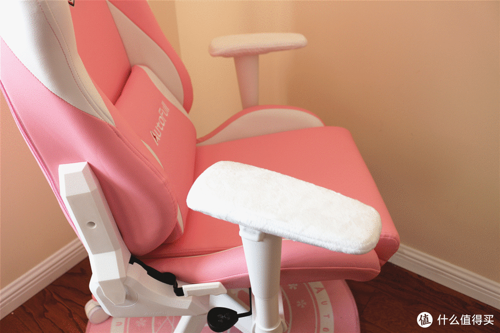 萌颜逆天，功能丰富，舒适度高—傲风 AF055PPUW 粉色雪兔电竞椅