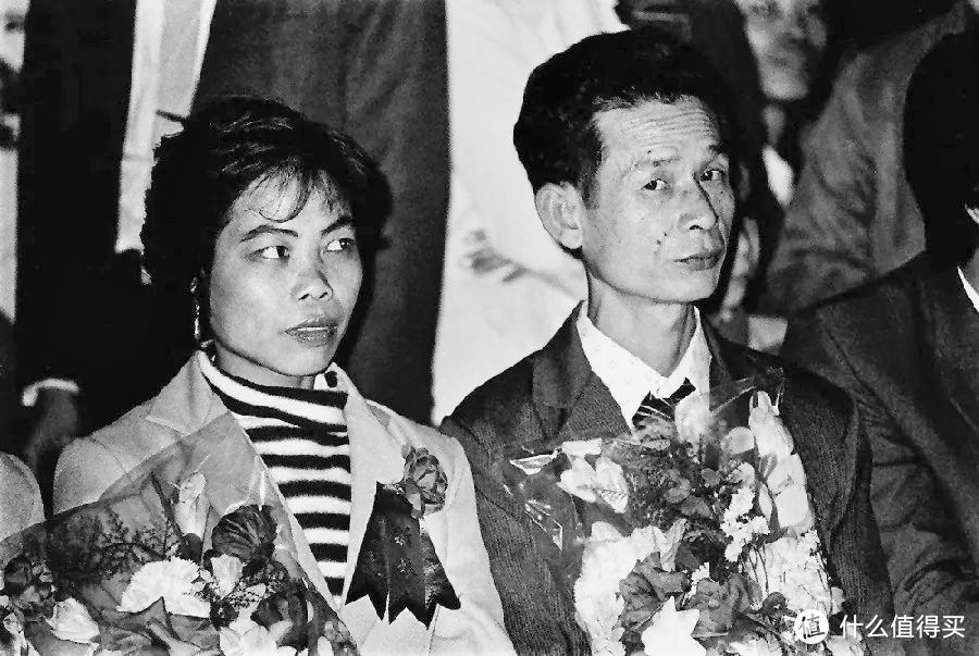 1983年 广东广州 首届大龄青年集体婚礼上的一对夫妇