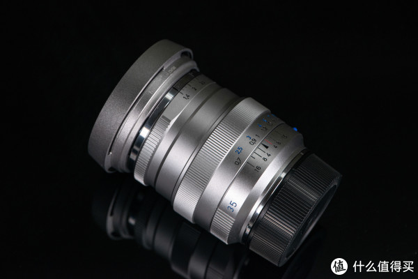 这支35定可能有些尴尬-Zeiss Distagon T* 1.4\/