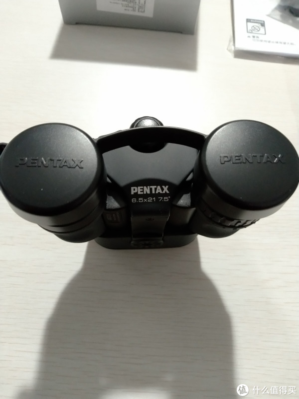 目镜这边有一个盖子