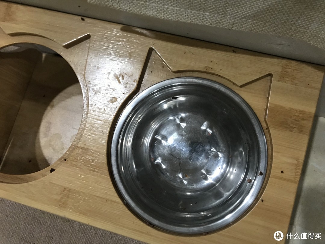 真的没洗……（白天用陶瓷碗，晚上需要热罐头就要用不锈钢碗了。对了不要用塑料碗，容易导致黑下巴）