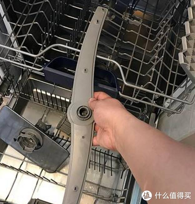 为什么我的餐具没洗干净？用洗碗机洗碗一定要放洗碗粉吗？