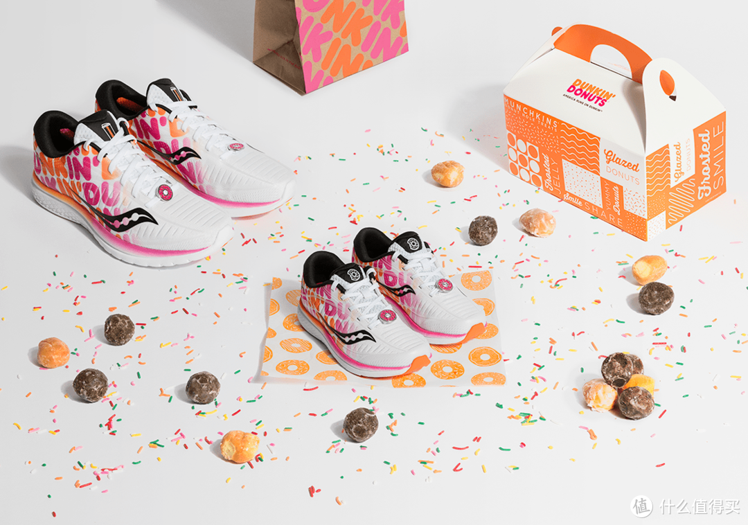 甜甜圈糖果配色：Dunkin’ x saucony Kinvara 10 联名款跑鞋 正式发售