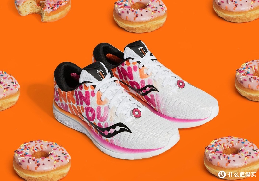 甜甜圈糖果配色：Dunkin’ x saucony Kinvara 10 联名款跑鞋 正式发售