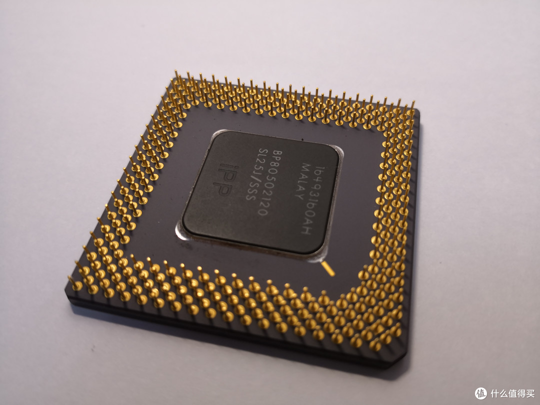 背面3,dec处理器(不知道啥型号)型号不明,我拆机时候就是cpu带2颗螺丝