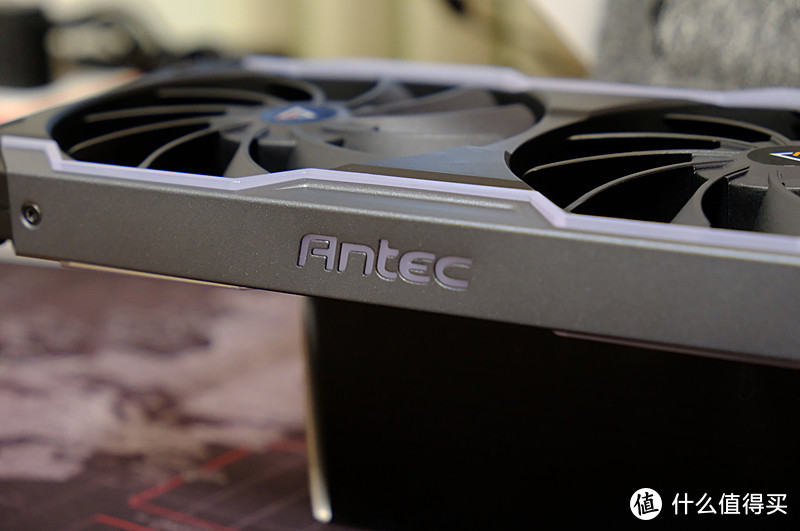 ANTEC Logo也带灯效