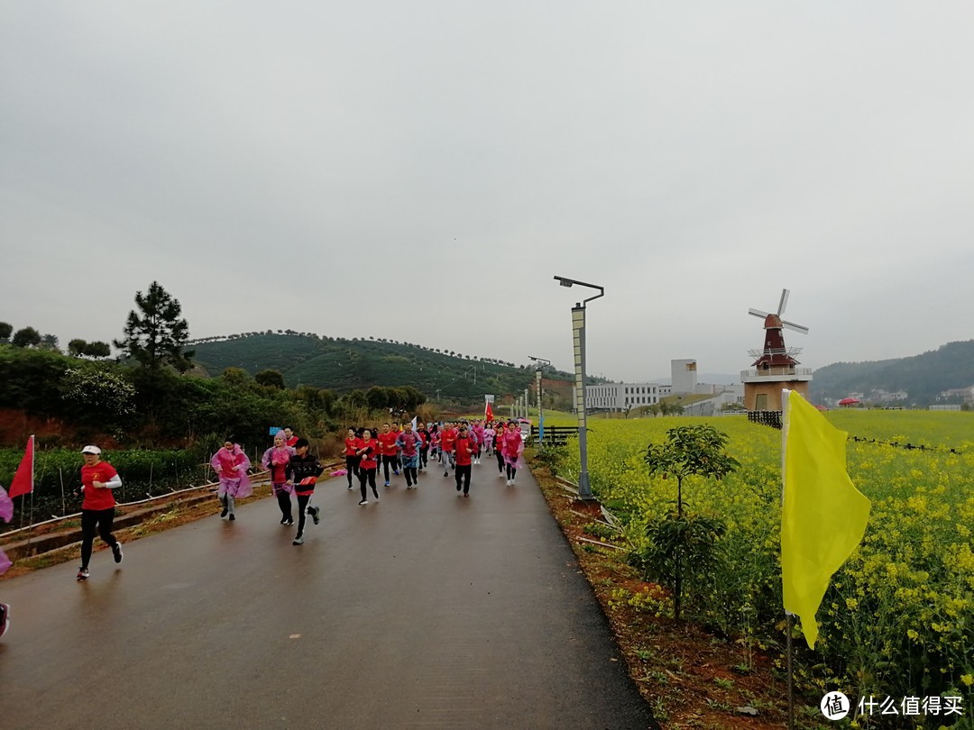 认真得像是专业的--奔跑永新.首届马拉松赛