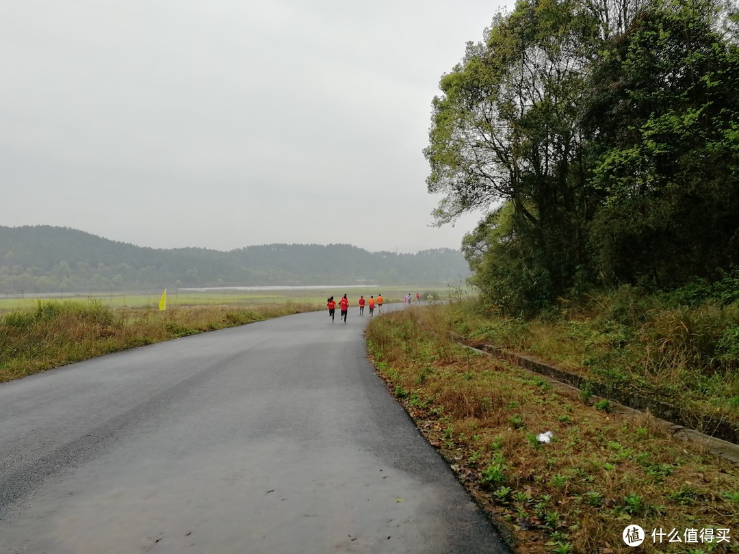 认真得像是专业的--奔跑永新.首届马拉松赛