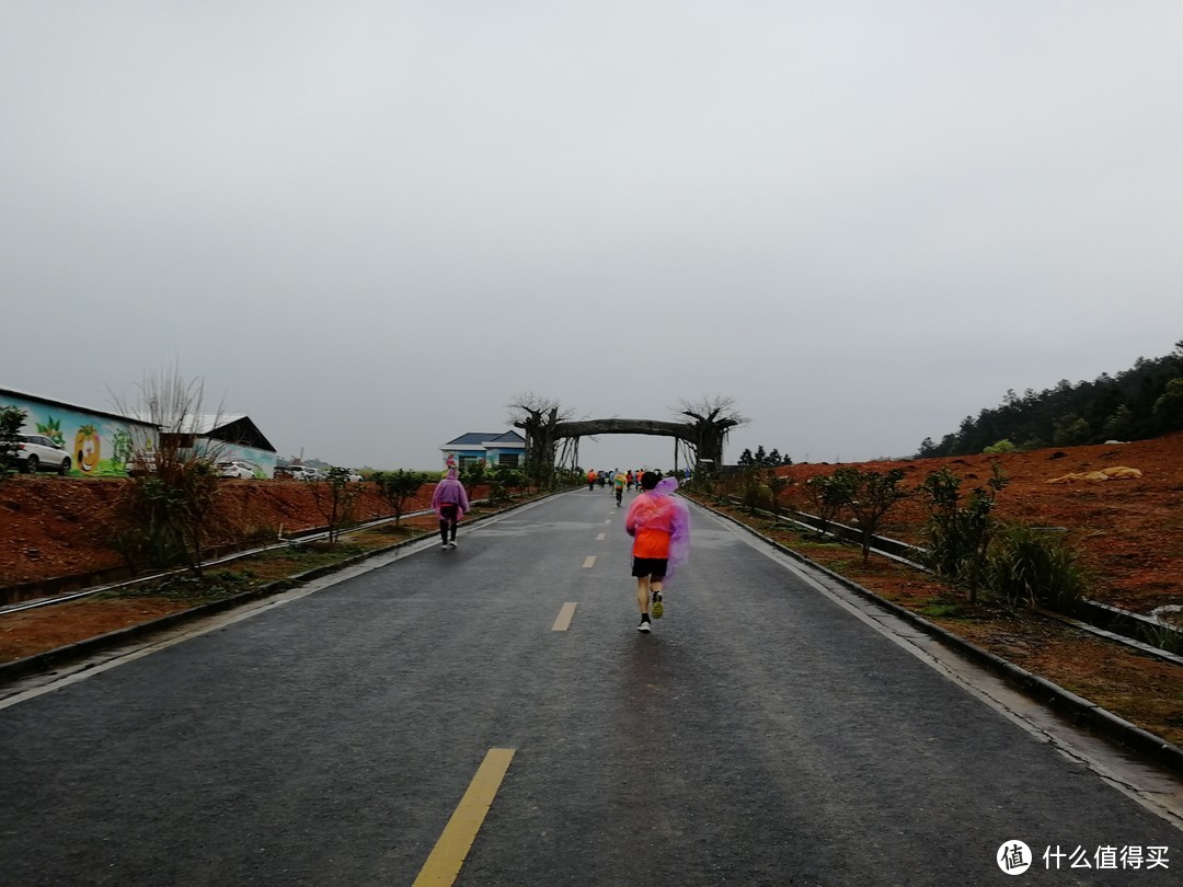 认真得像是专业的--奔跑永新.首届马拉松赛