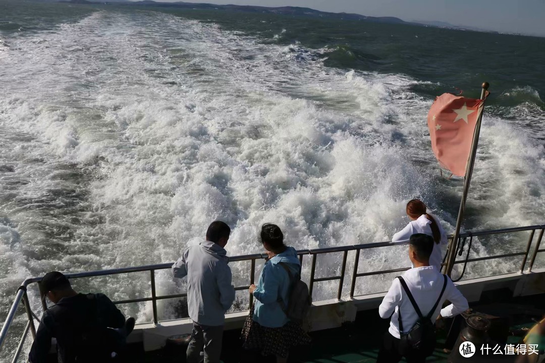 所谓隔山海，山海亦可平。所爱隔蓬莱，蓬莱不可移。