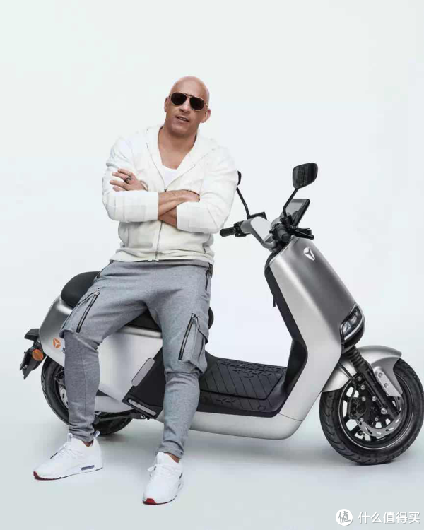 雅迪G5成速度与激情男主范迪塞尔电影独家座