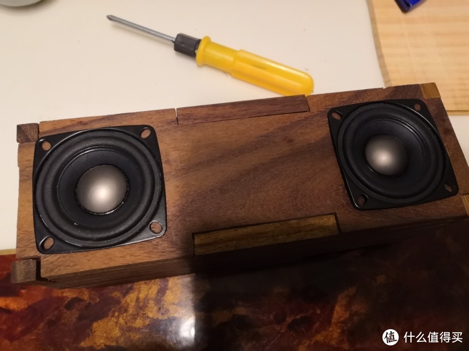 纯手工DIY红木锂电池蓝牙音响，一个可以盘的音响
