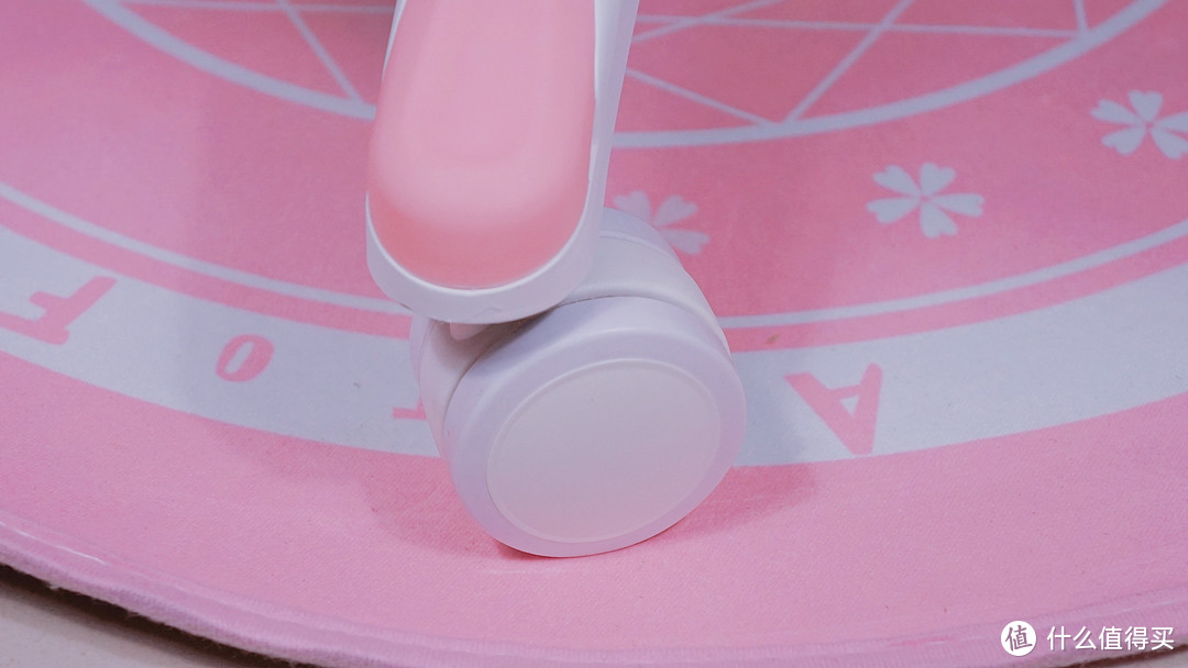 用可爱和粉嫩也能征服世界——傲风AF055PPUW粉色雪兔电竞椅