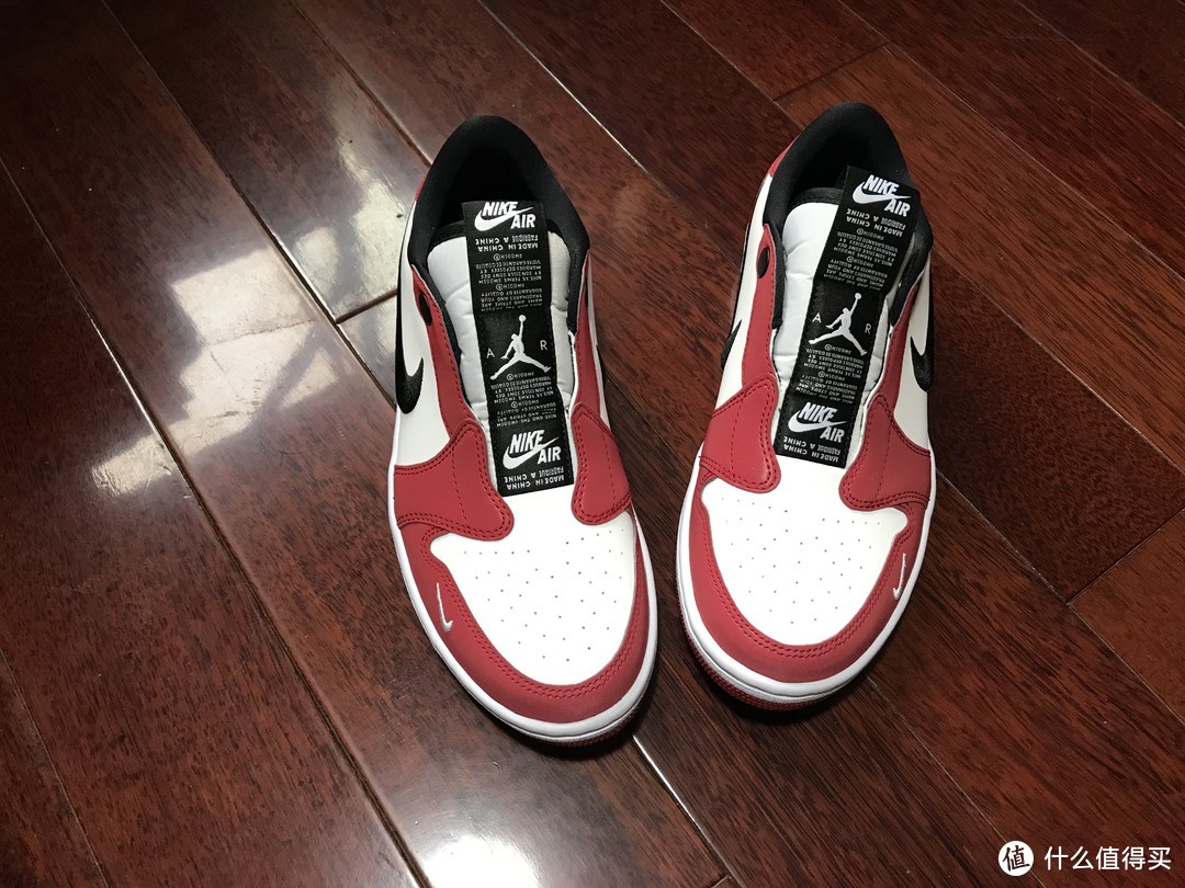 一脚蹬的AIR JORDAN 1 LOW SLIP NRG 女子运动鞋