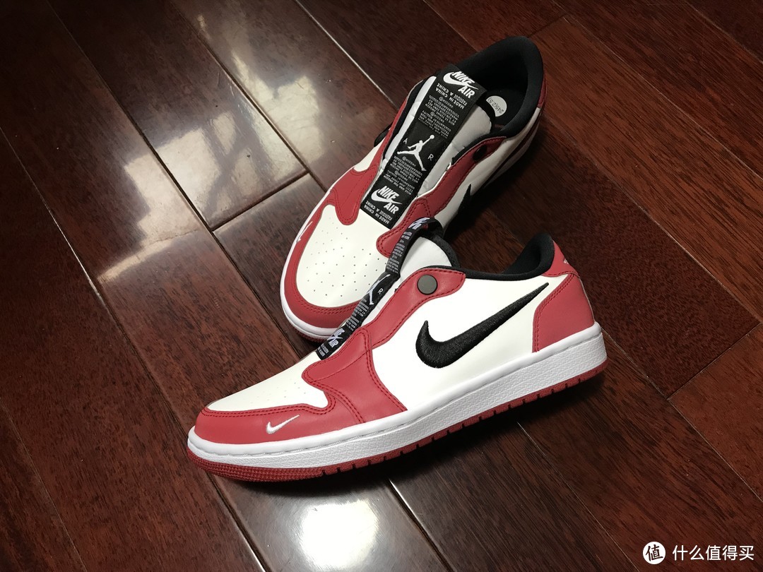 一脚蹬的AIR JORDAN 1 LOW SLIP NRG 女子运动鞋