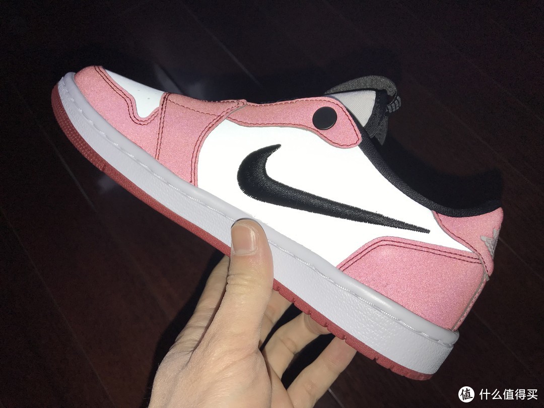 一脚蹬的AIR JORDAN 1 LOW SLIP NRG 女子运动鞋