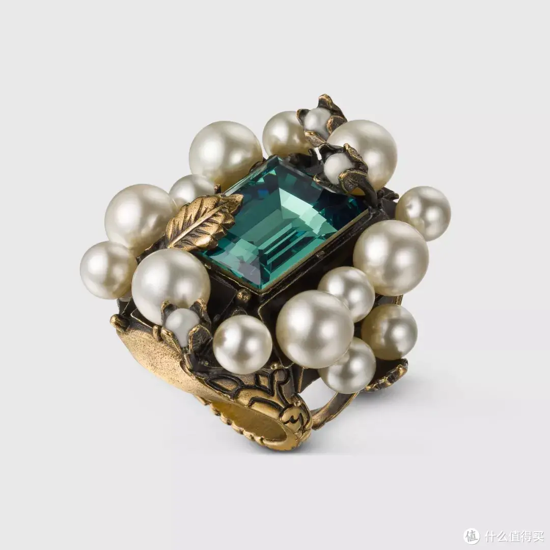 玻璃珍珠镶嵌的水晶戒指