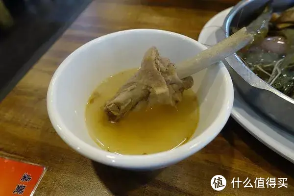 【高雄吃到饱餐厅/凤山大寮美食】鲜炭霸海鲜碳烤火锅，有螃蟹姜母鸭.生蚝.活虾.活蟹