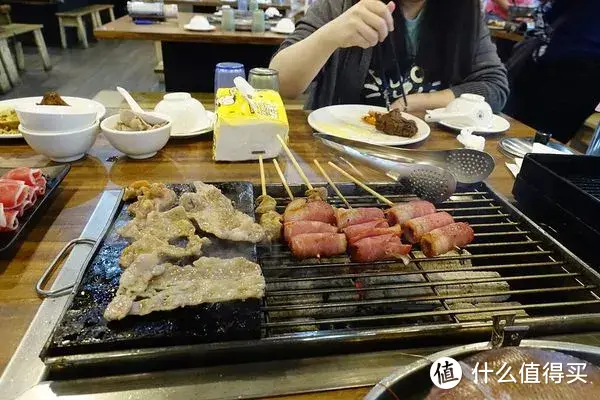 【高雄吃到饱餐厅/凤山大寮美食】鲜炭霸海鲜碳烤火锅，有螃蟹姜母鸭.生蚝.活虾.活蟹