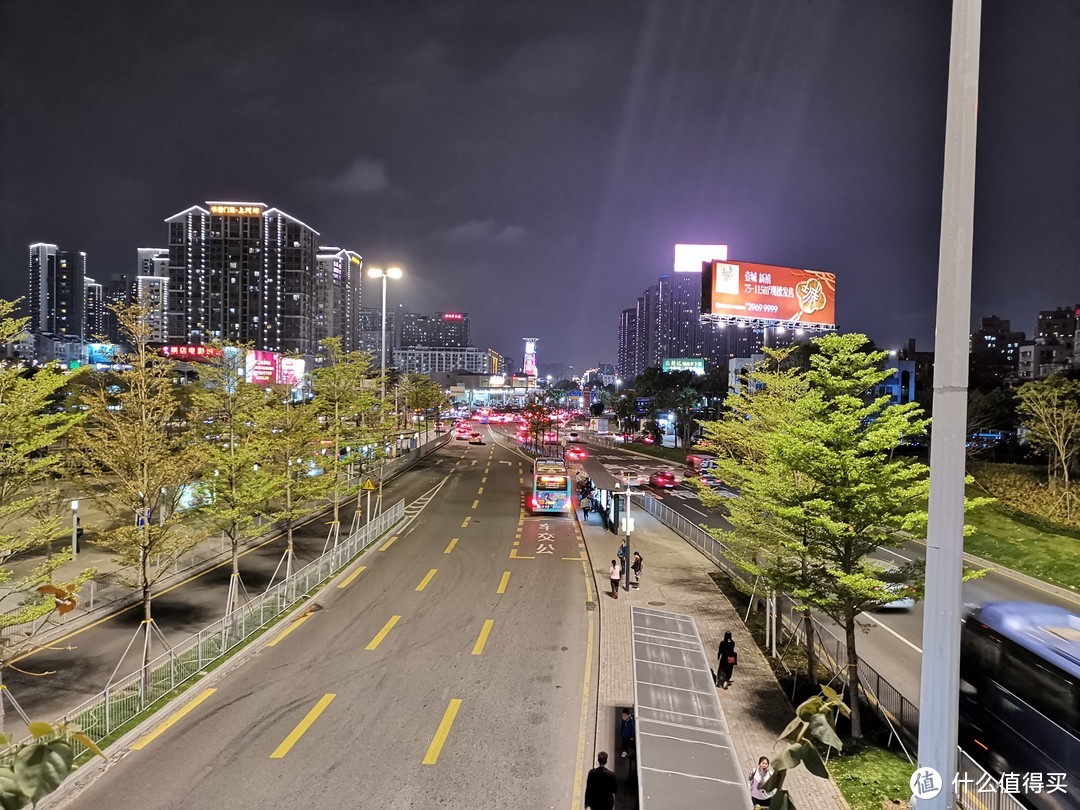 手持夜景拍摄的夜景照片