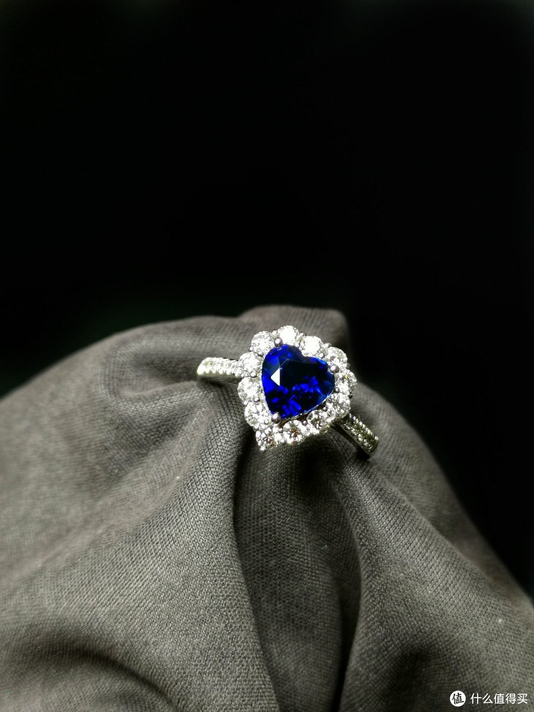 心形蓝宝石戒指