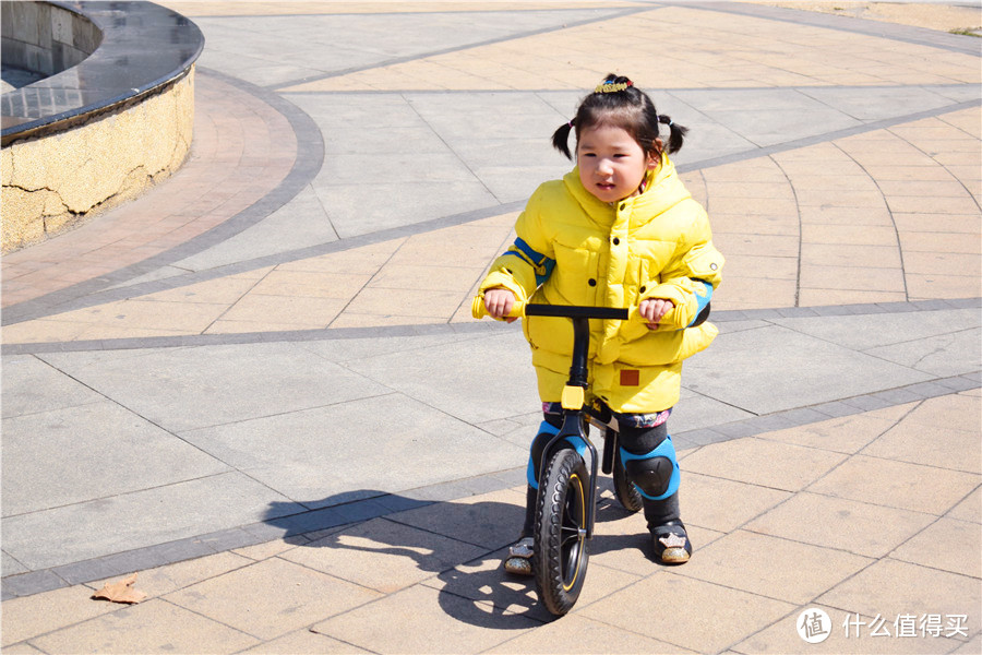 畅快骑行、平衡无阻，柒小佰儿童运动滑步车孩子的成长好伴侣