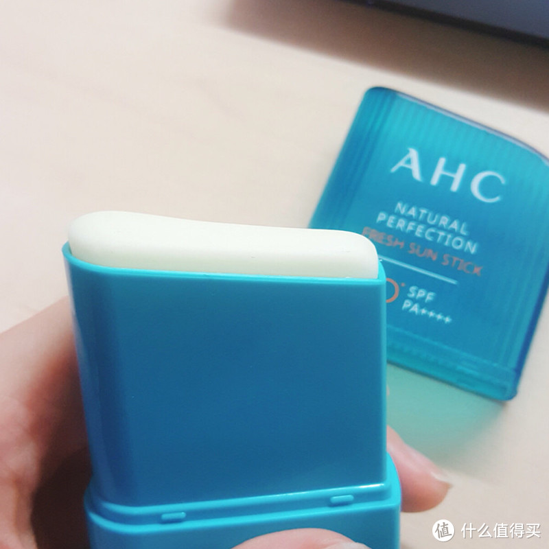 比防晒喷雾更方便！AHC玻尿酸防晒棒360°无死角防晒