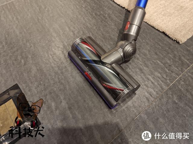 戴森V11无绳吸尘器简评 吸力提升40% 最高续航60分钟