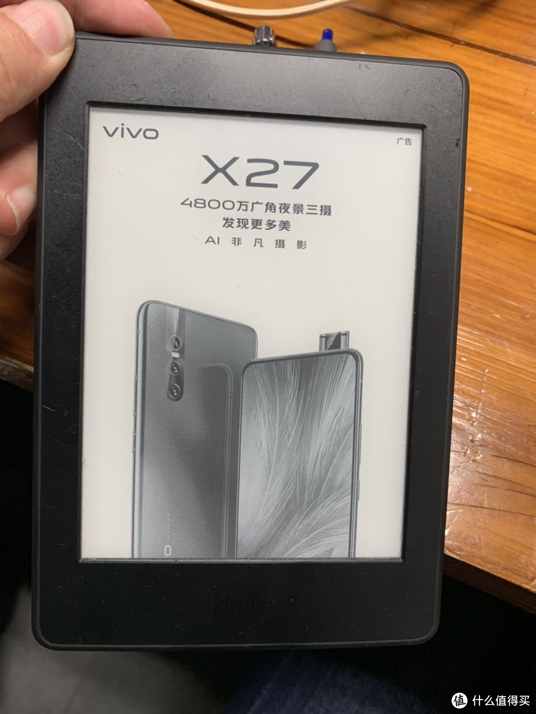 接下来是电子产品介绍了。首先上场的是非常适合盖碗面kindle系列。这个是老款的paper3了，说实话用的真不多，书倒是下了不少。之前京东全球购666收的，现在也不舍得送人，还是自己在出差路上用用。一次充电可以管起码2周，蛮好的。