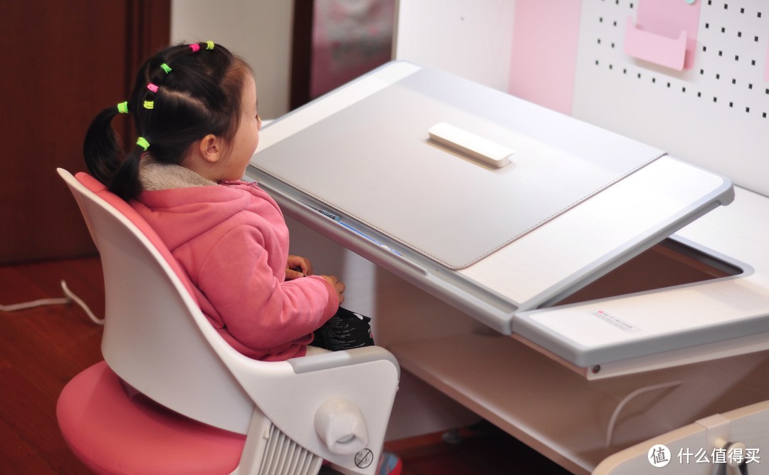 给孩子一个小空间，iloom韩国儿童学习桌椅入手体验。