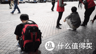 三百六十行：某网红深圳街头流浪3天体验"三和大神"！