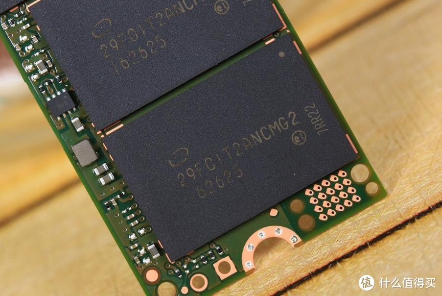 紫光首款SSD评测：首次采用国产闪存芯片？不，这恐怕还在PPT里