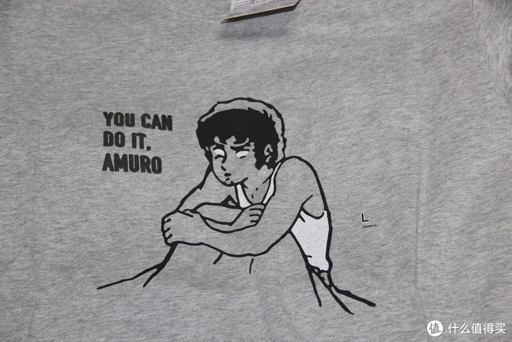 T恤上还原的很不错 还配上了“阿姆罗 你可以的”字样