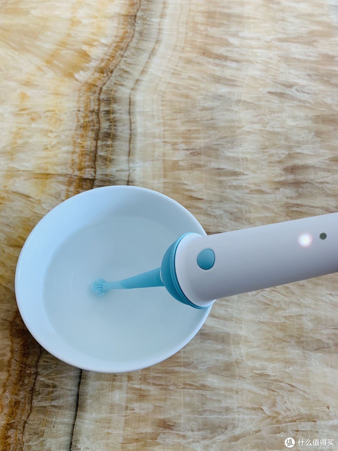 让钢铁直男都爱不释手的usmile Q1 冰淇淋儿童专业分段护理电动牙刷