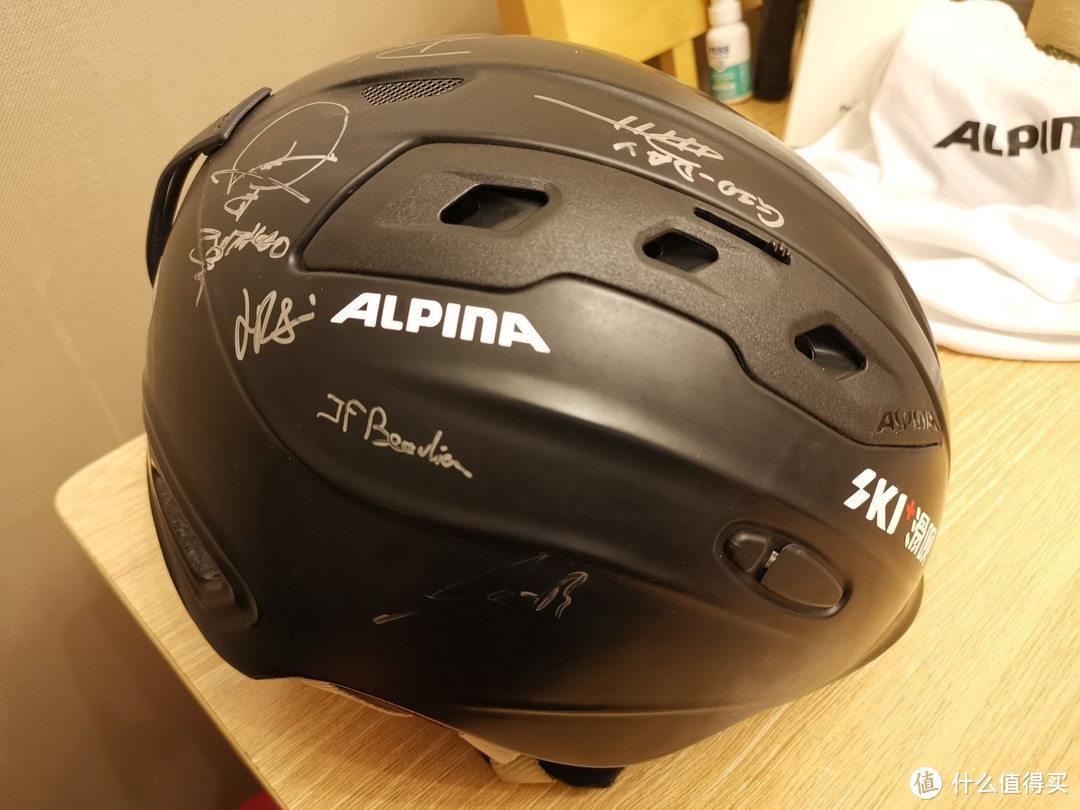 滑雪头盔中的“未来战士”--Alpina一体盔简评