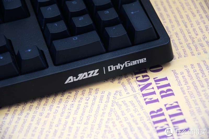 这款键盘体验还不错，原厂樱桃轴性价比挺高的，AJAZZ黑爵AK535机械键盘