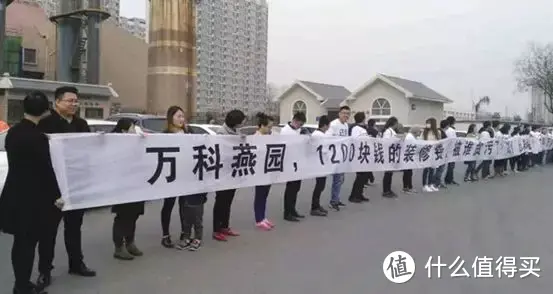 傻眼！阳台做个洗衣柜，竟被法院判赔楼下2万元！开发商与业主上演智斗！