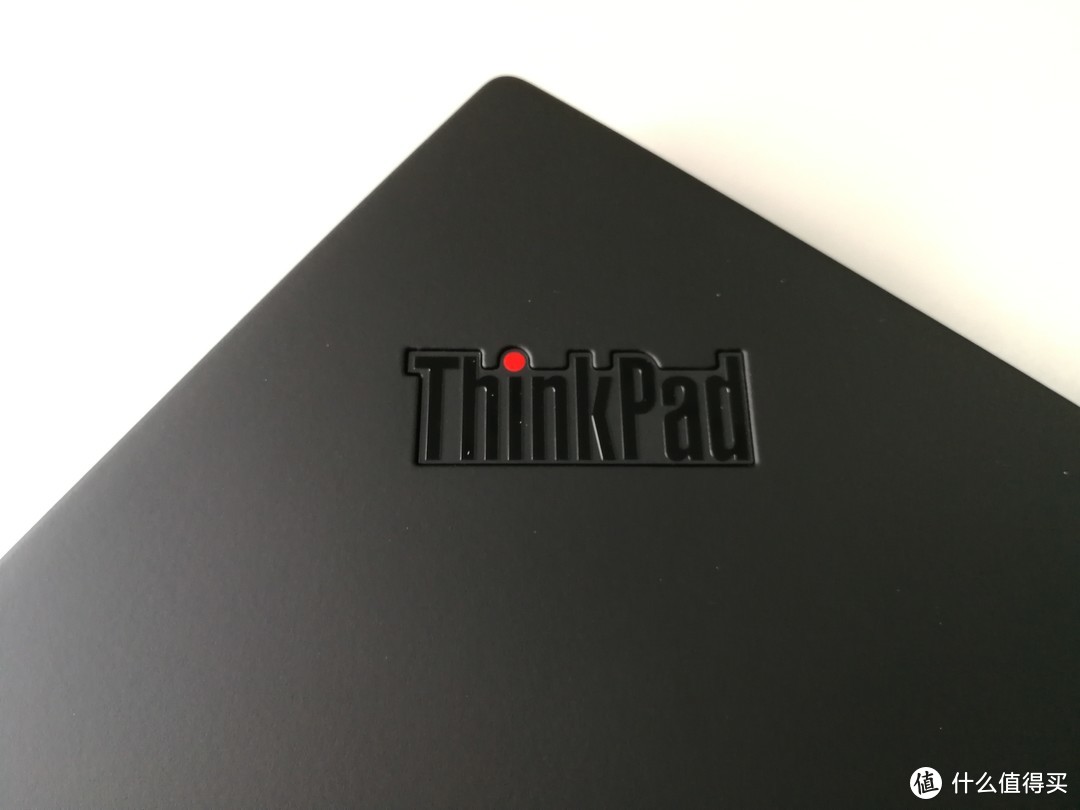 这里不是T430s那种金属的Thinkpad字样