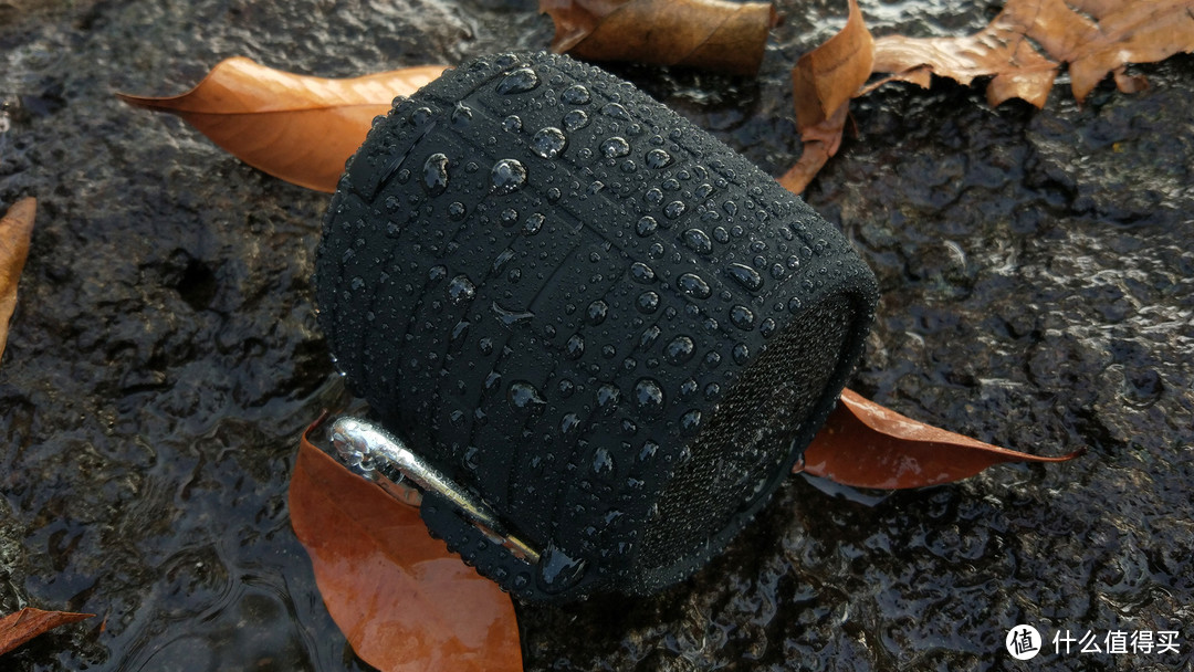 不仅抗摔而且防尘防水，这颗手榴确实硬朗——奥睿科三防蓝牙音箱